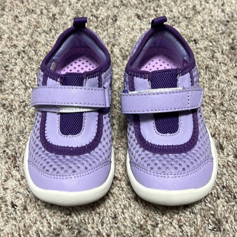 NWOT girls water shoes